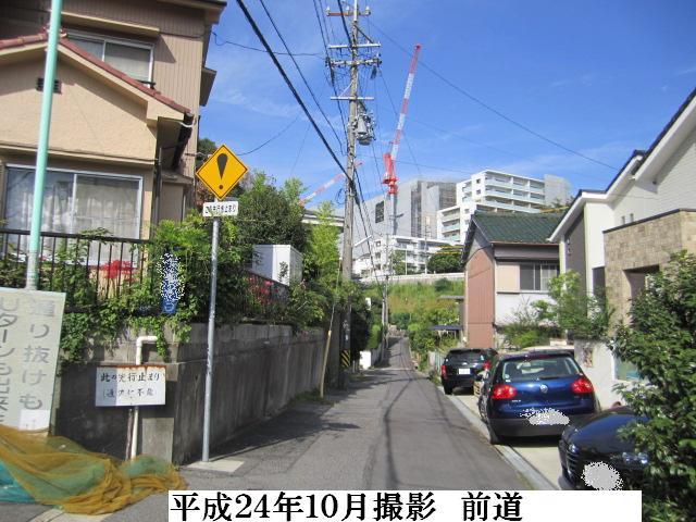 Local photos, including front road. This quiet streets in the first kind low-rise exclusive residential area.