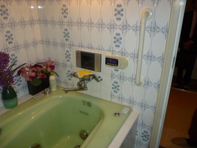 Bathroom. Indoor (11 May 2013) Shooting Jacuzzi / Please restful and rejuvenating a tired TV with bathroom