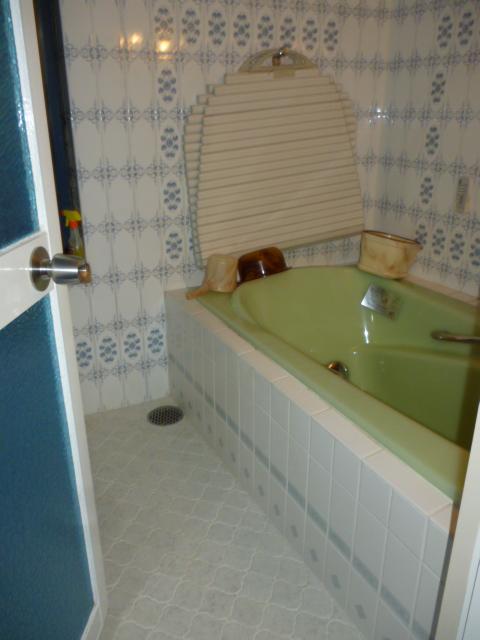 Bathroom. Indoor (11 May 2013) Shooting In the whirlpool with TV, You can bathe and relax.