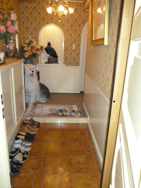 Entrance. Indoor (11 May 2013) Shooting  As the face of the room, Entrance also calm okay welcomed the kind of person