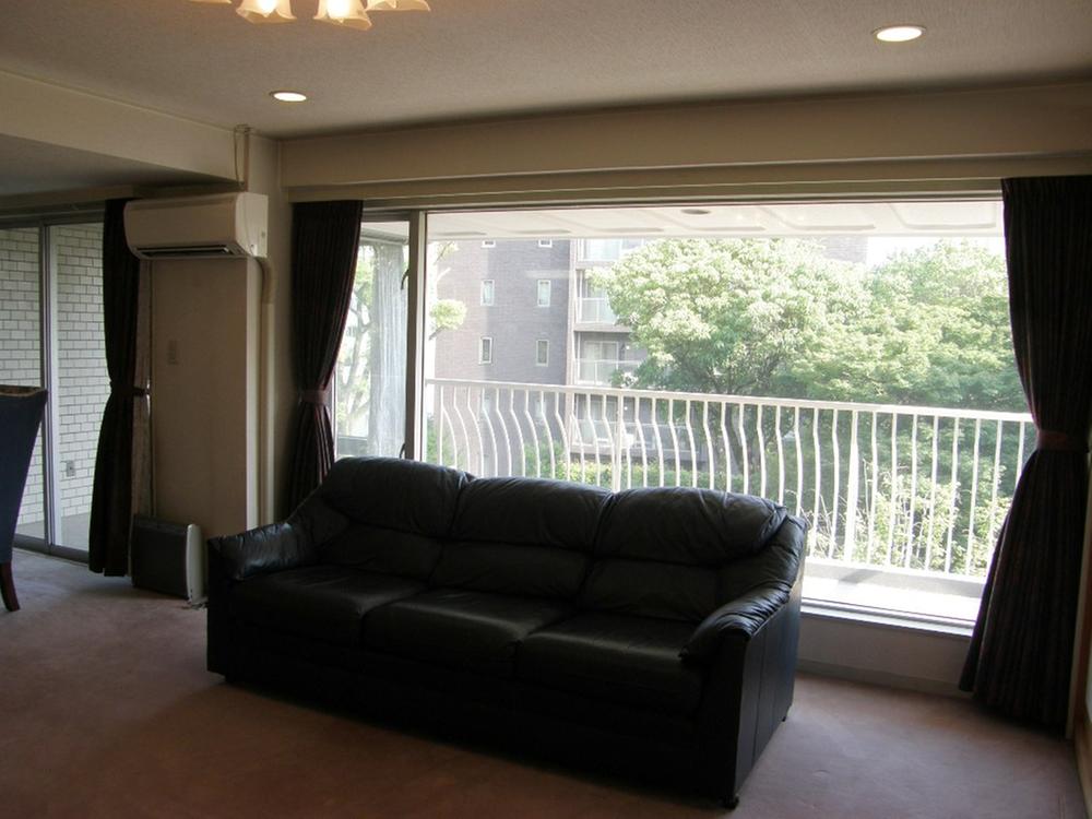 Living. LDK about 24 Pledge