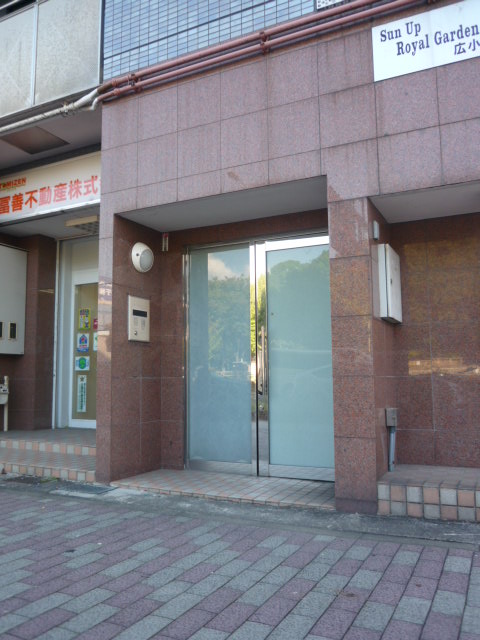 Entrance. It is a security surface also safe in the auto-lock equipped