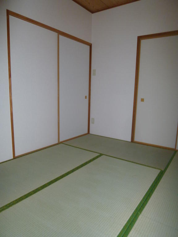 Other room space. Japanese-style room 6 Pledge Storage room