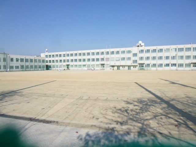 Junior high school. Shiroyama 900m until junior high school (junior high school)