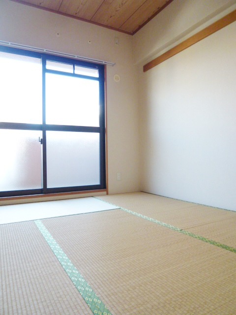 Other room space. Japanese-style room (6 quires)