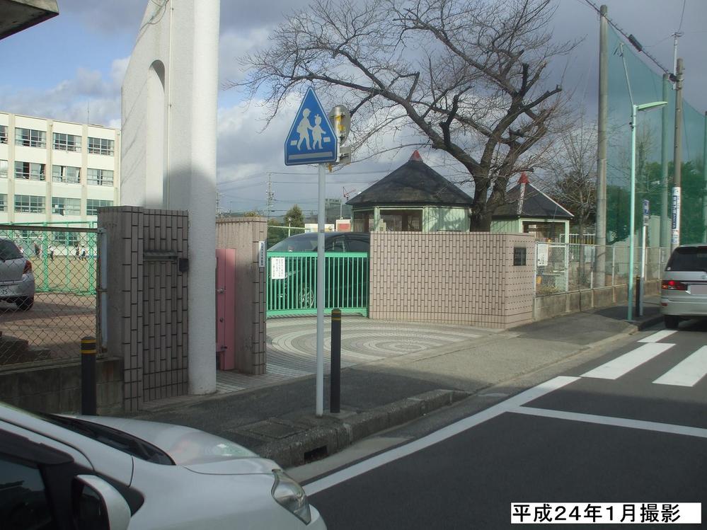 Primary school. 730m to Ueno elementary school