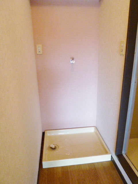 Other Equipment. ☆ Washing machine in the room ☆