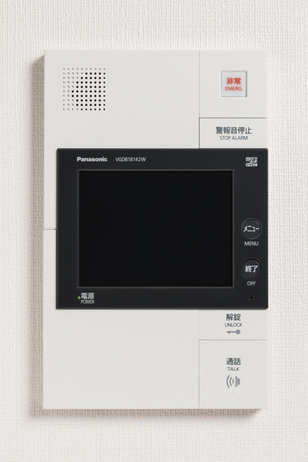 Security.  [Color monitor with a hands-free intercom] Entrance (video ・ Voice) and, You can see the visitor in two places before the dwelling unit entrance (same specifications)