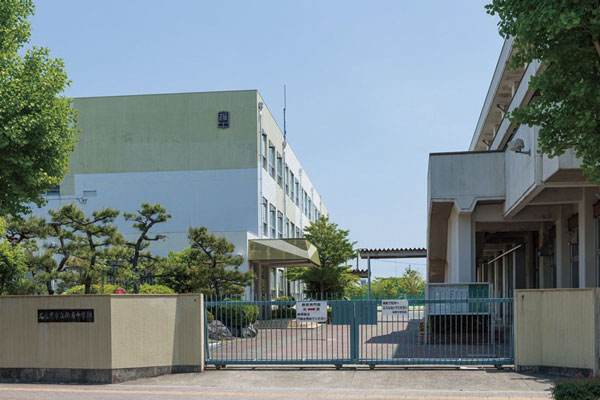 Surrounding environment. Nagoya Municipal symposium Junior High School (walk 23 minutes ・ About 1800m)