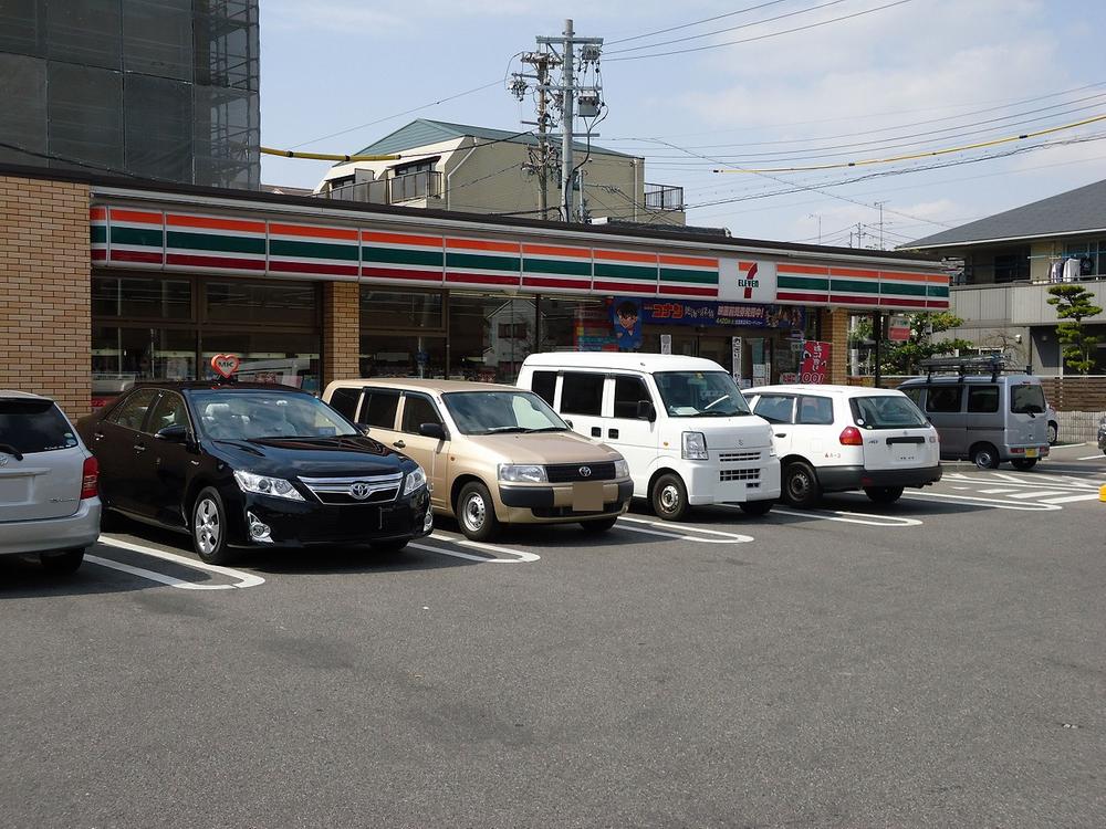 Convenience store. 180m to Seven-Eleven