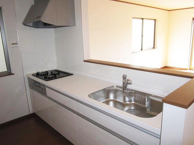 Same specifications photo (kitchen). For hard artificial marble top plate use of scratch, It is with under-floor storage