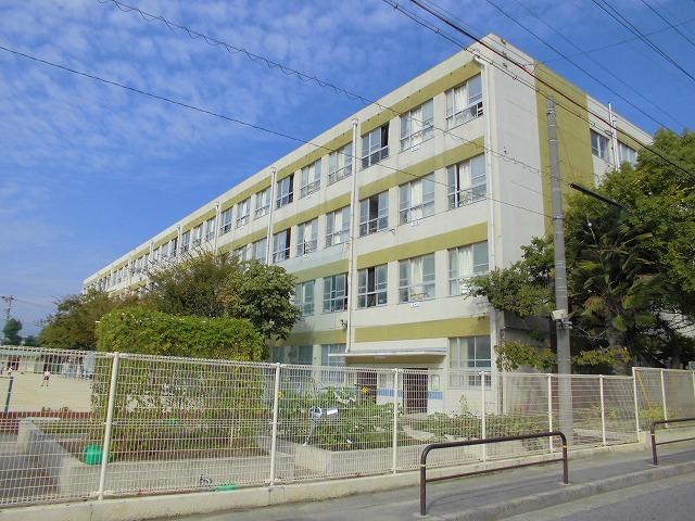 Primary school. 1100m to Nagoya Municipal Higashiyama Elementary School