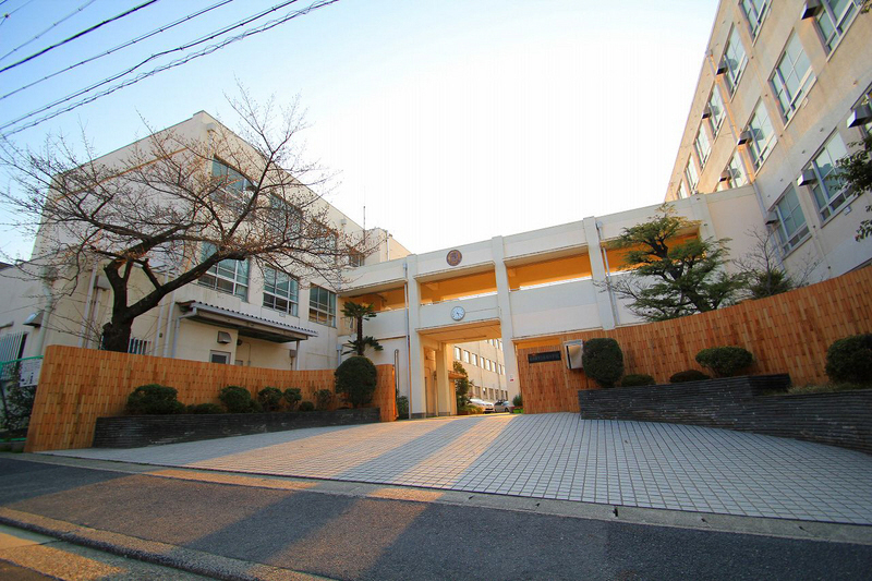 Primary school. Miyane up to elementary school (elementary school) 812m