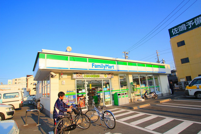 Convenience store. 330m to Family Mart (convenience store)