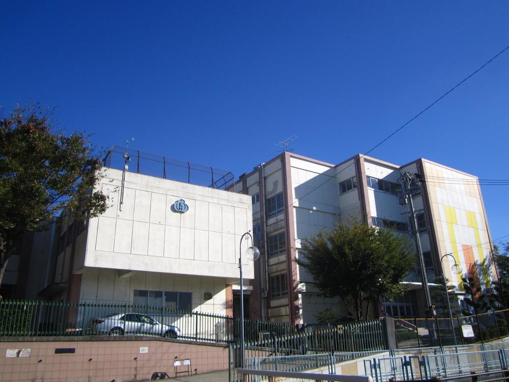 Primary school. 2200m up to elementary school Nagoya with standing