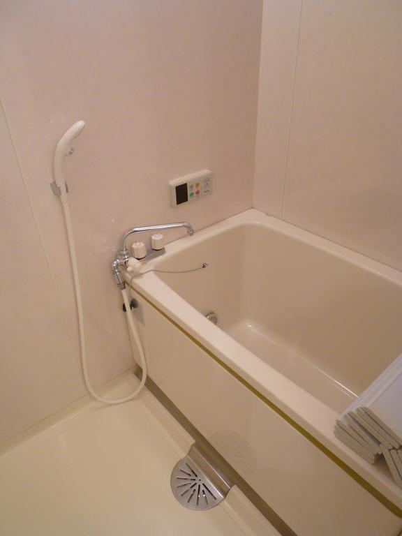 Bath. bathroom With reheating function