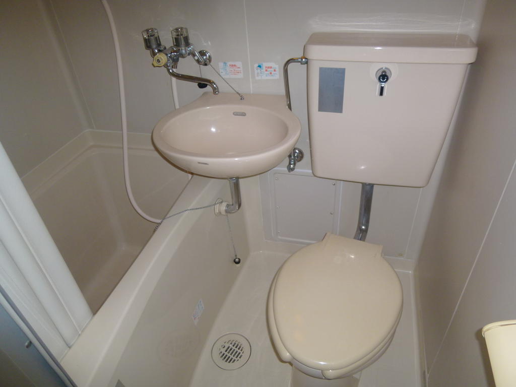 Toilet. unit bus