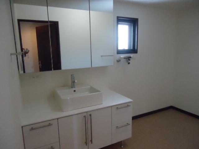 Wash basin, toilet. Indoor (September 2013) Shooting