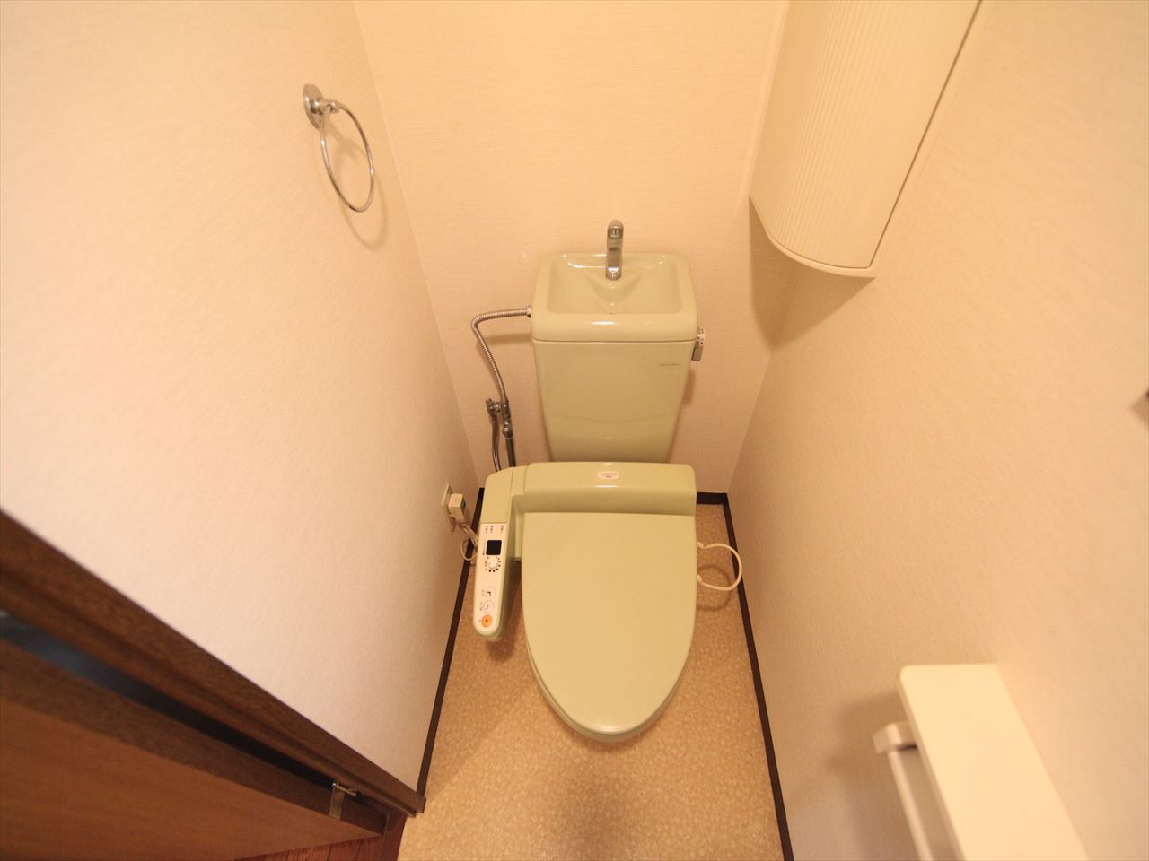 Toilet. bus ・ Restroom Warm water washing heating toilet seat