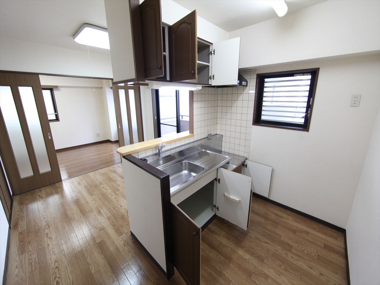 Kitchen. Counter Kitchen Two-burner gas stove installation Allowed