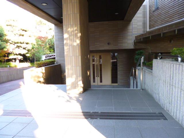 Entrance. Common areas