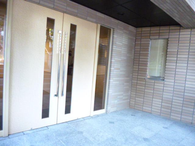 Entrance. Common areas