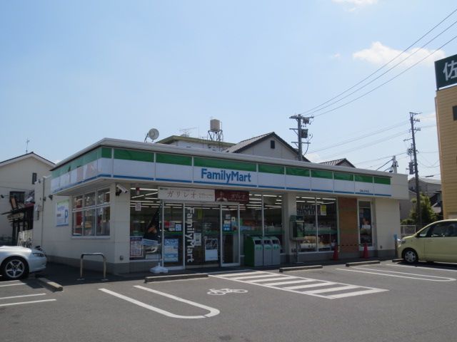 Convenience store. 610m to Family Mart (convenience store)