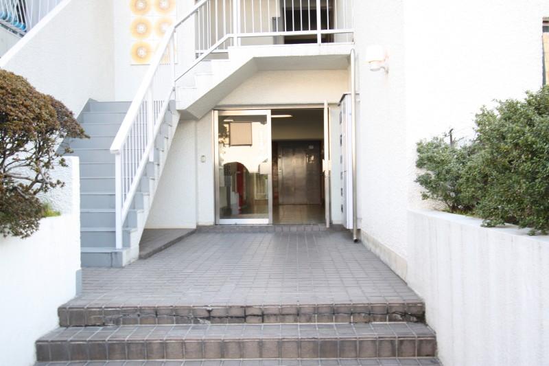 Entrance. Common areas