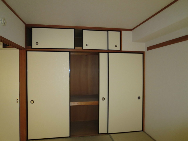 Receipt. Storage of Japanese-style room