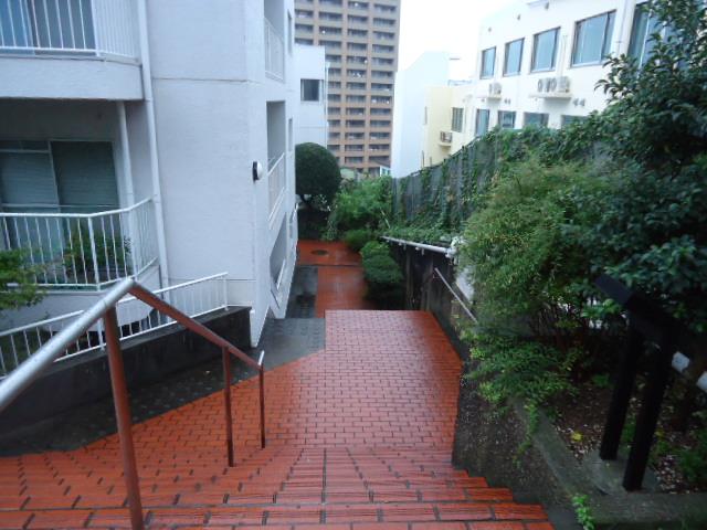 Entrance. Common areas