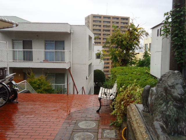 Entrance. Common areas