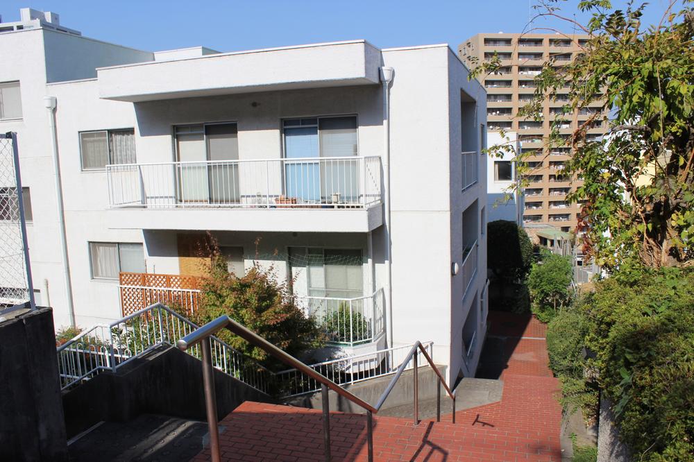 Local appearance photo. Local (11 May 2013) Shooting