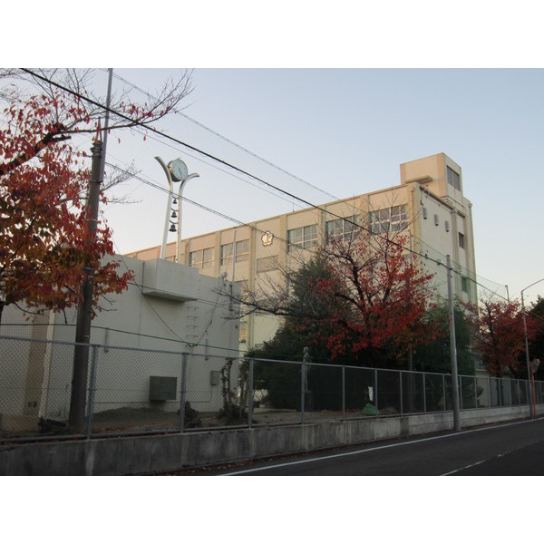 Primary school. 632m to Nagoya Municipal Ueno elementary school (elementary school)