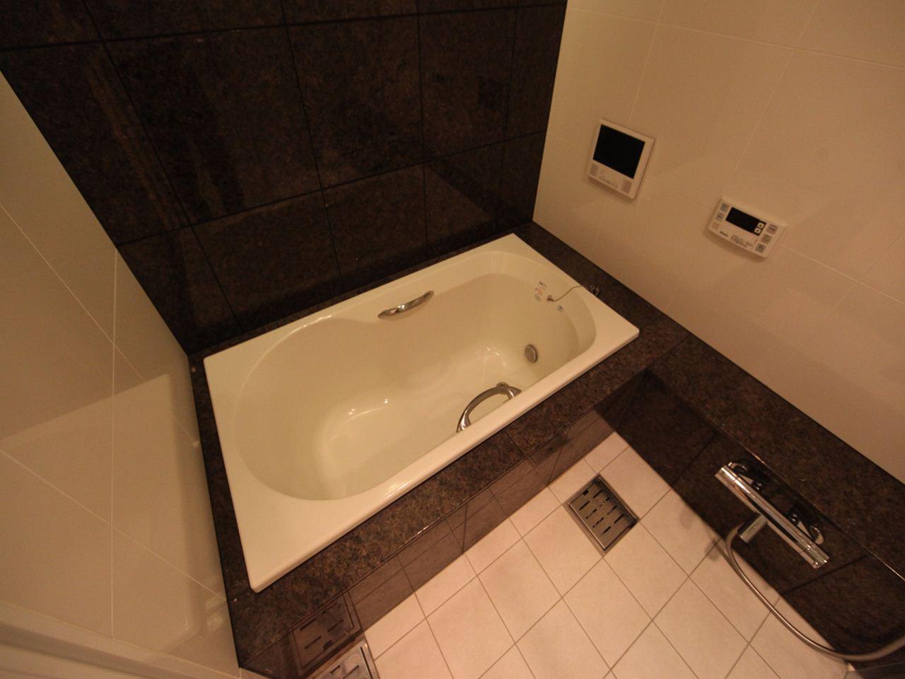 Bath. bathroom With with Reheating bathroom heating dryer TV