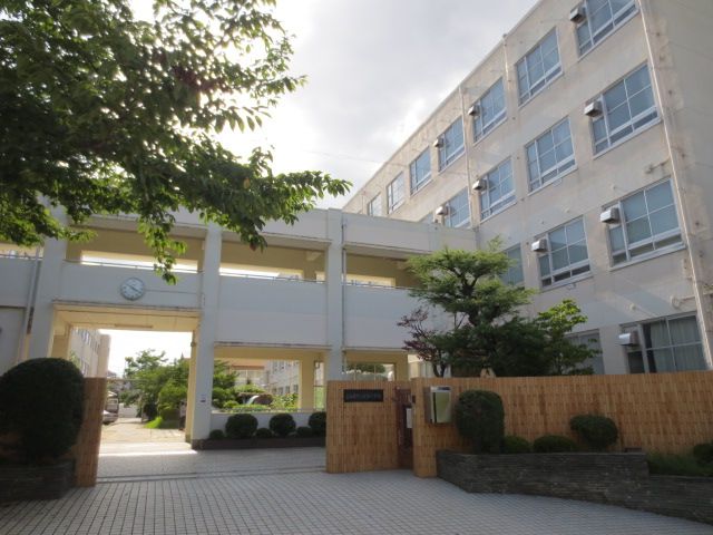 Primary school. Municipal Miyane up to elementary school (elementary school) 540m