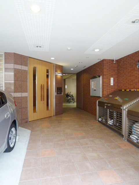 Entrance. auto lock, Garbage collection field