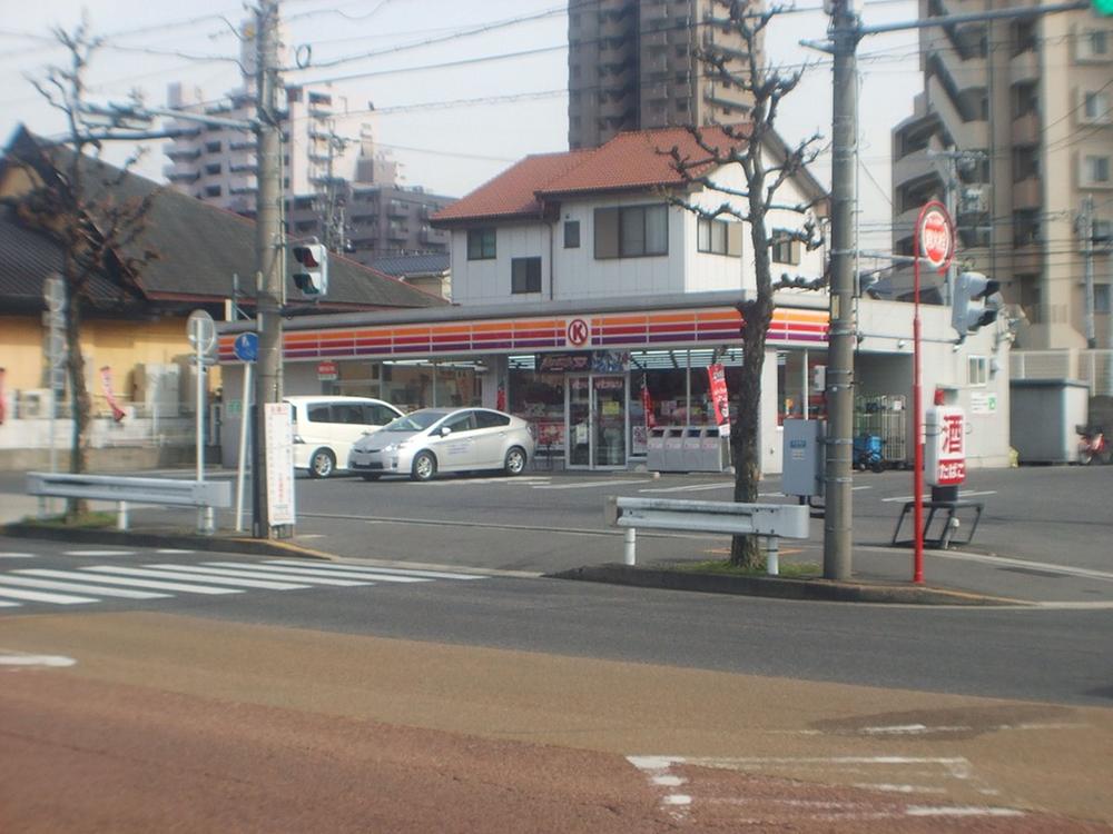 Convenience store. 520m to Circle K