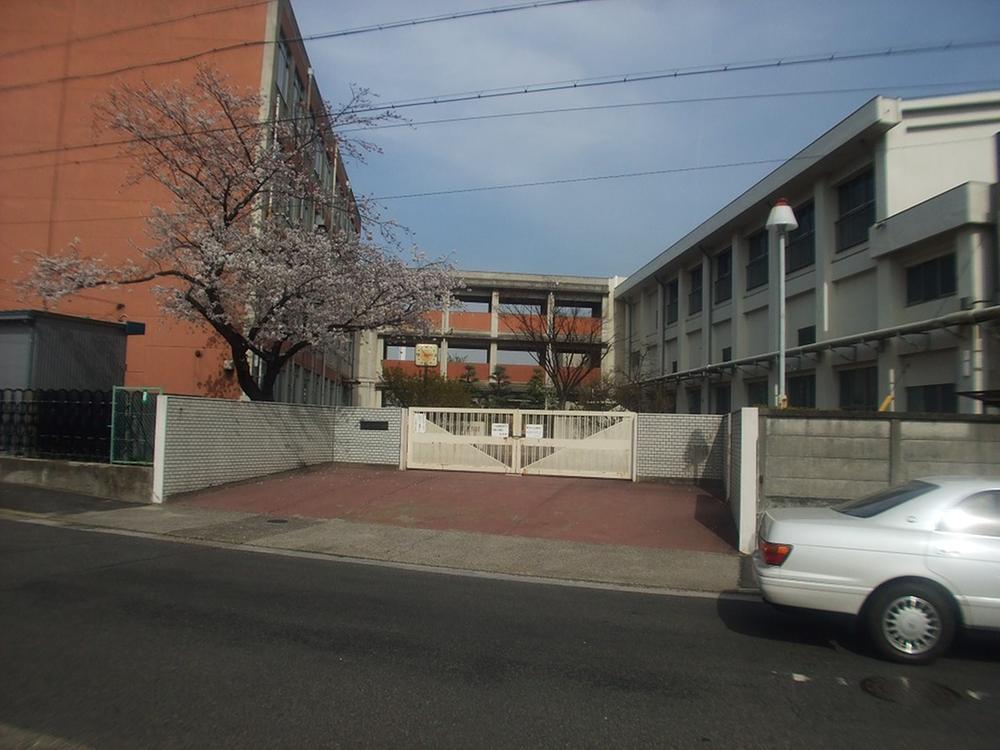 Primary school. 330m up to elementary school Chiyoda Bridge
