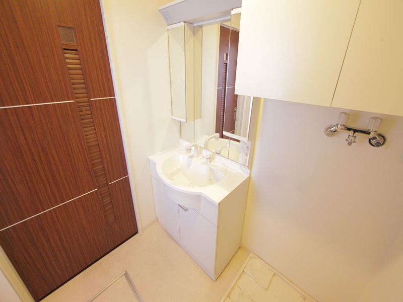Washroom. Dressing room With shampoo dresser