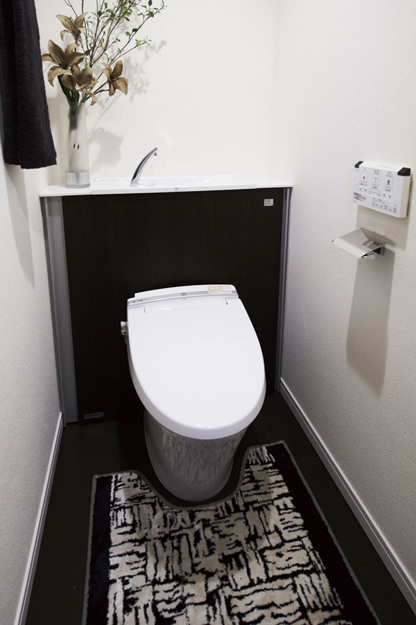 Toilet.  [Storage box] Installing the storage box to the toilet back. You can stock, such as toilet paper. Because with doors, You can clean and accommodated hidden (B type model room)