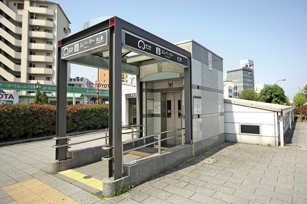 Surrounding environment. Subway Sakura-dori Line "blown" station (exit 6) (a 5-minute walk ・ About 370m)