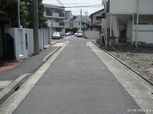 Local photos, including front road. North side road of the front road, You can park in a large car width about 5.5m and size. 