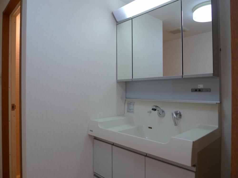 Wash basin, toilet. Room (August 2013) Shooting It was vanity exchange