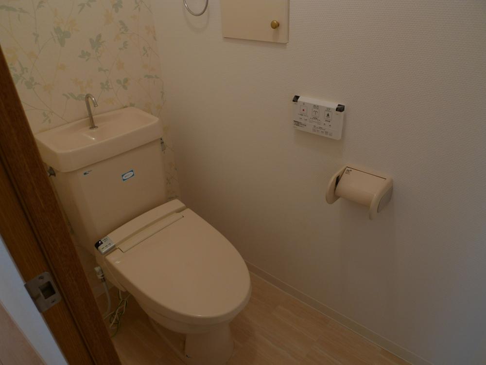 Toilet. Room (August 2013) Shooting Exchange did toilet shower toilet seat