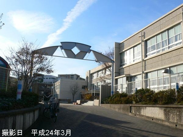 Primary school. Jiyugaoka to elementary school (elementary school) 550m