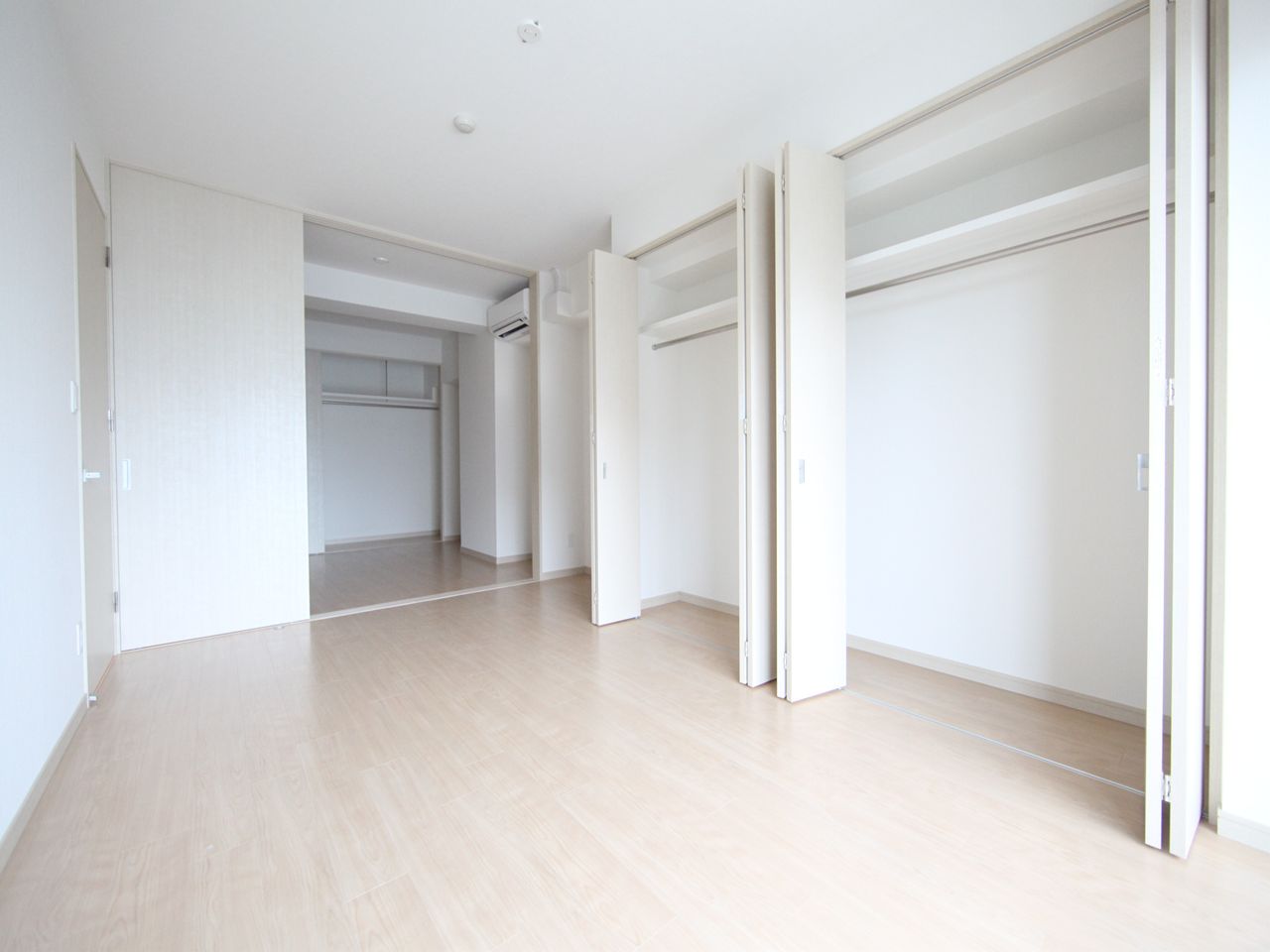 Other room space. Western-style 8.1 Pledge Spacious with closet It opens onto a balcony