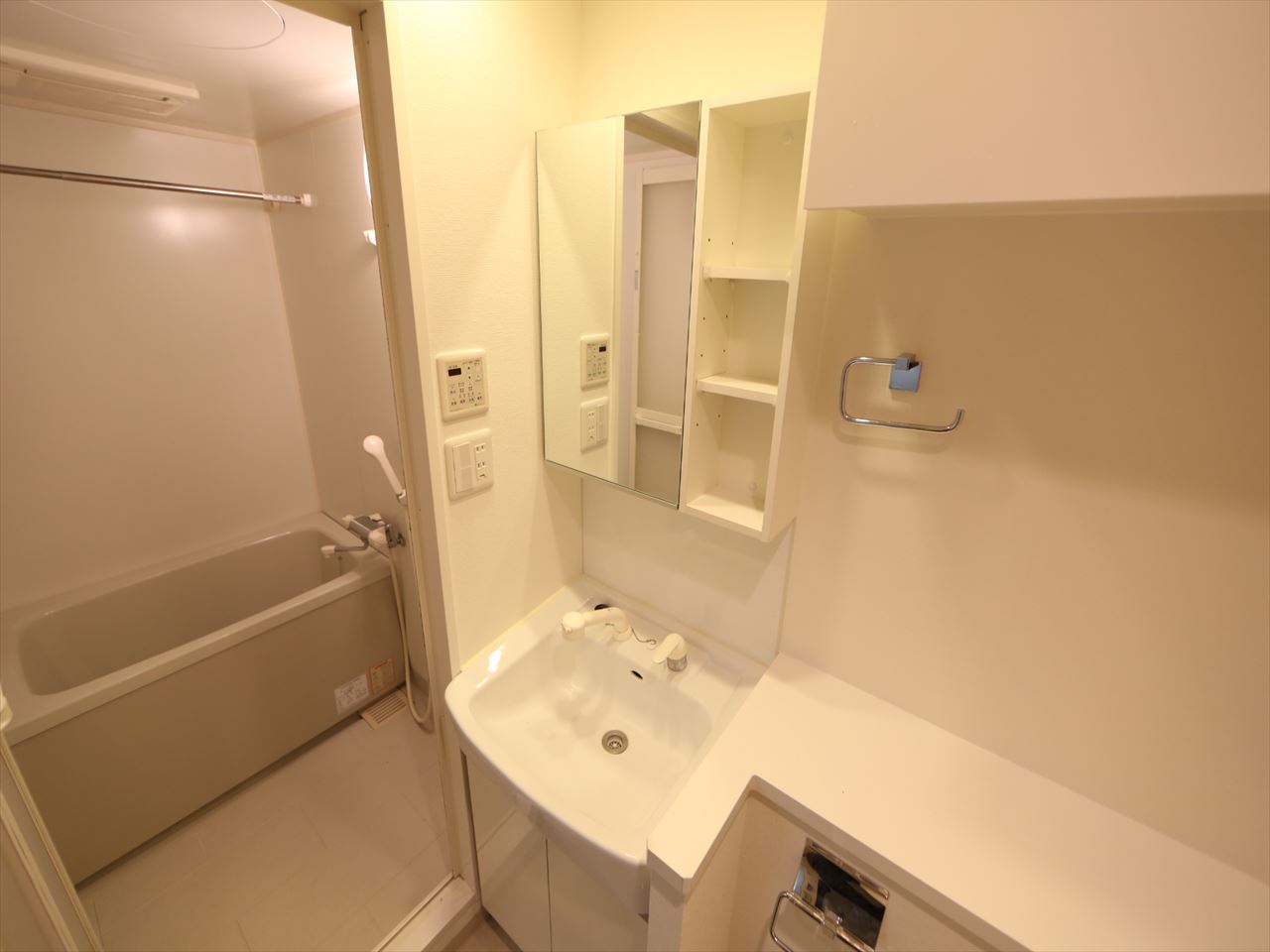 Washroom. Dressing room Independent wash basin can be prepared (shampoo dresser) washing machine