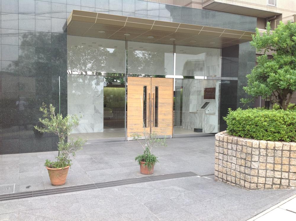 Entrance. Common areas