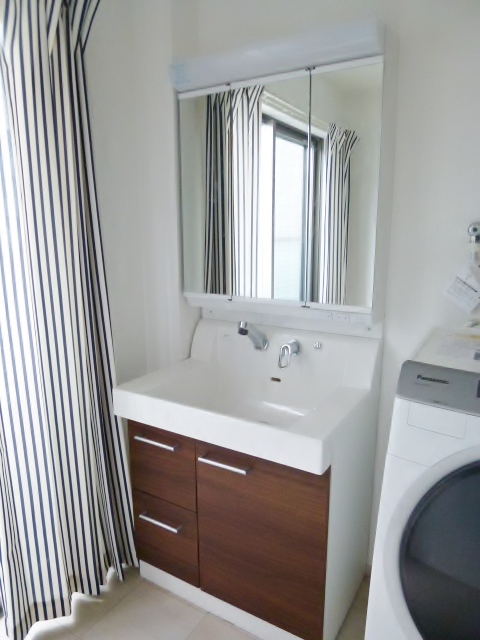 Washroom. ☆ Shampoo dresser ☆