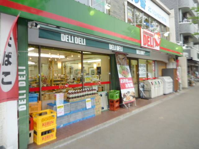 Convenience store. Derideri Yotsuya through store up (convenience store) 5m